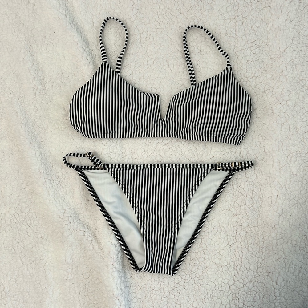 Hollister Swims